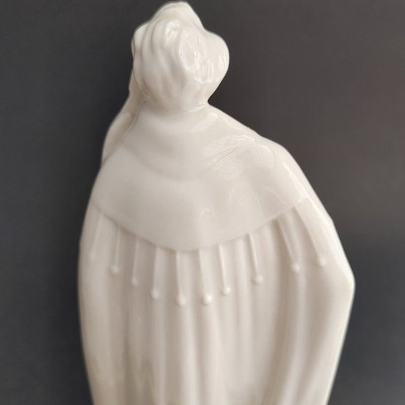 Vintage German Taube Porcelain Victorian Courting Bowing Male Figurine - Picture 8 of 10